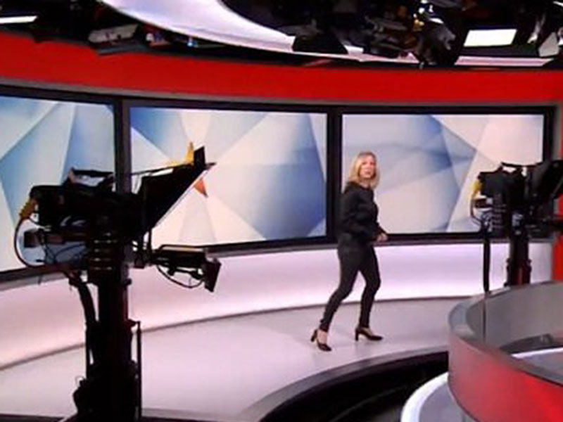 اضغط لمشاهدة الفيديو: الكاميرا تضع مذيعة BBC في موقفٍ محرج!